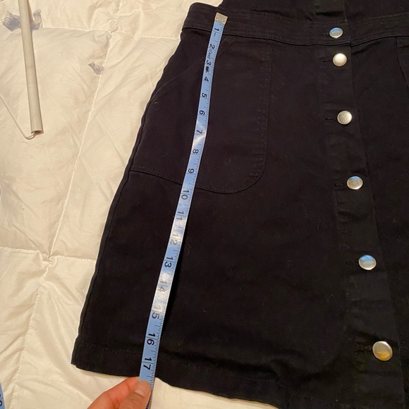 Brand new no tag black bib overall dress with pockets and buttons , size large - Picture 5 of 6